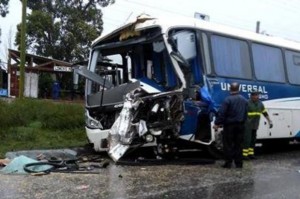 Ônibus, que transportava 40 passageiros, estava acima da velocidade permitida Foto: Thales Portanova / Divulgação